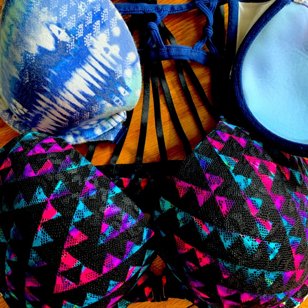Lot of 2 32DD Victoria’s Secret Bras Strappy